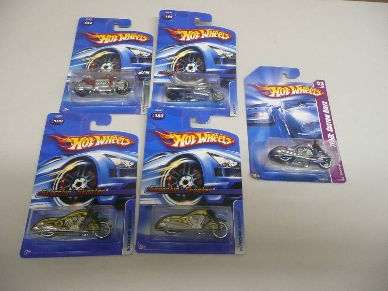lot 26 image: HOT WHEELS BIKE COLLECTION - SCORCHIN SCOOTER - AIRY 8 - DODGE TOMAHAWK -  1 64 DIECAST - SEE PICTURES