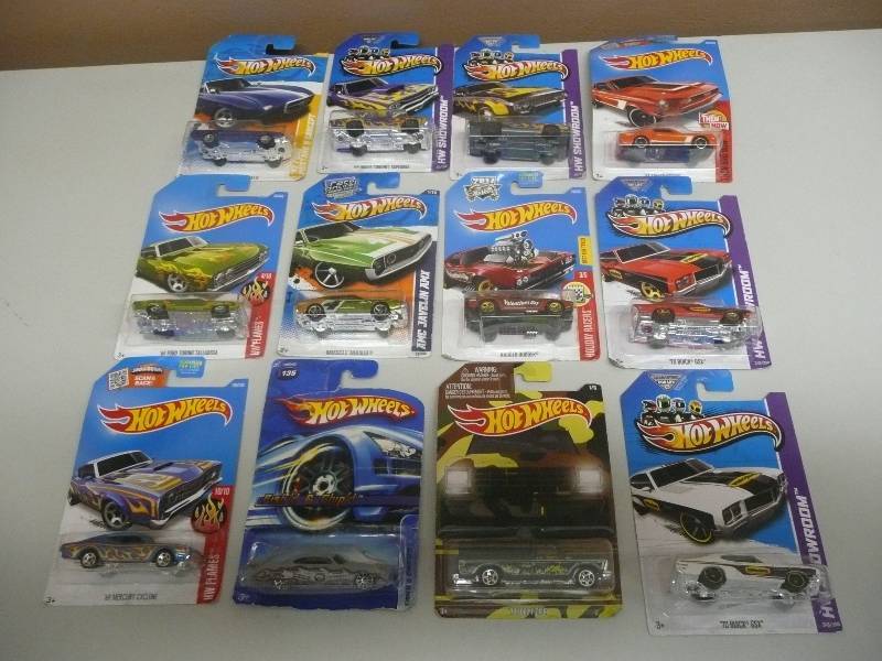 lot 28 image: HOT WHEELS COLLECTION - 12 HOT WHEELS - SEE PICTURES