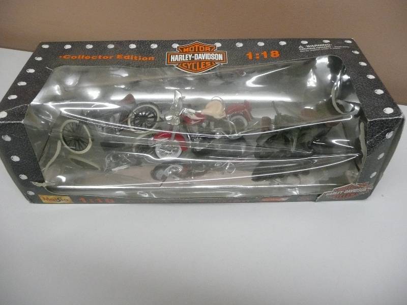 lot 30 image: Maisto 118 Collector Edition Harley Davidson 3-Pack - SEE PICTURES