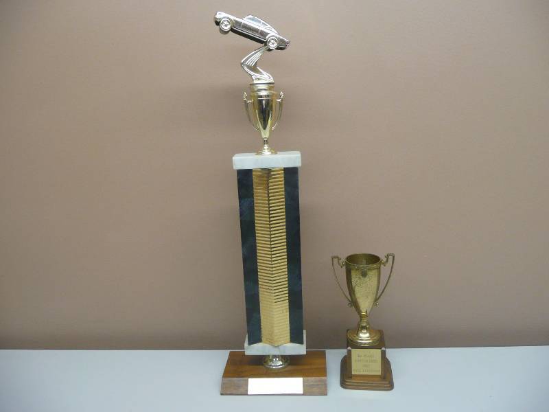 lot 34 image: VINTAGE RARE MINNESOTA DRAGWAYS CLASS CHAMPION 1972  AUTO TROPHY & VERY COOL 1963 CUSTOM RODS TROPHY - SEE PICTURES