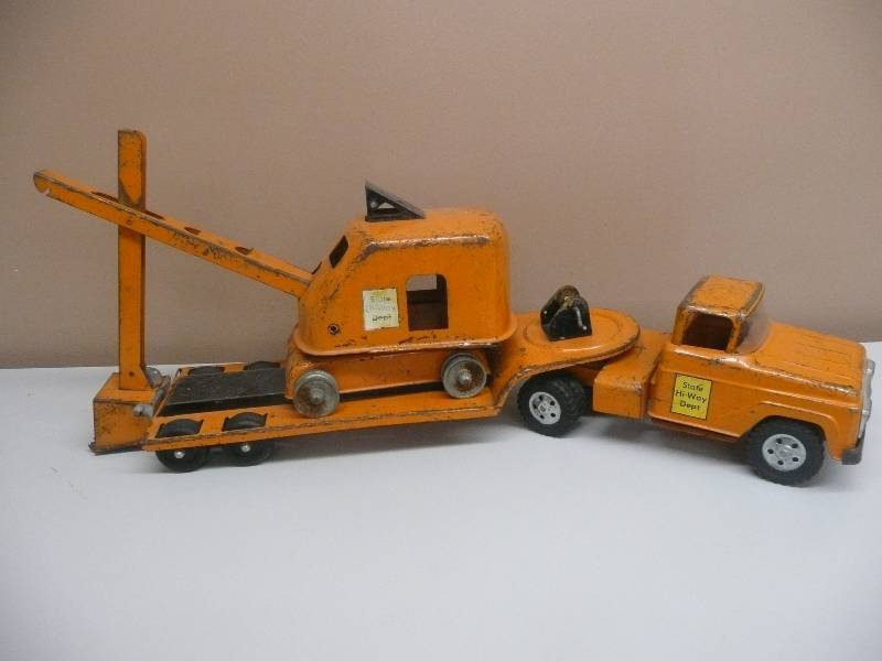lot 39 image: TONKA 1950s ORANGE PRESSED STEEL STATE HI-WAY DEPT. LOW BOY AND SHOVEL ORIGINAL - SEE PICTURES