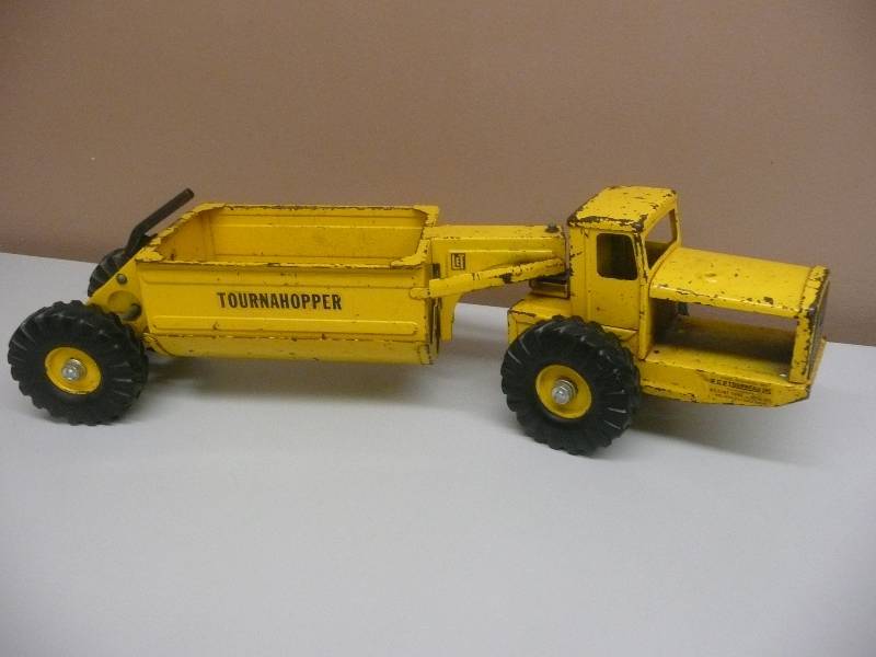 lot 41 image: 1950s Nylint Tournahauler  Tournahopper Bottom Dump Trailer Complete Works - SEE PICTURES