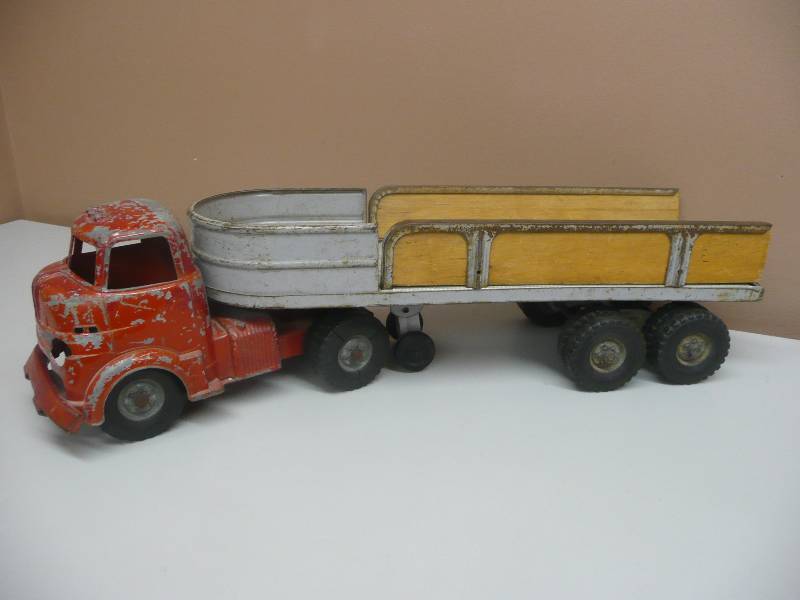 lot 42 image: VERY RARE PRESSED STEEL 1950s WYANDOTTE HAULER - SEE PICTURES