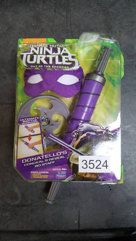 lot 3524 image: Teenage Mutant Ninja Turtles Out of the Shadows Donatellos Conceal & Reveal Bo Staff
