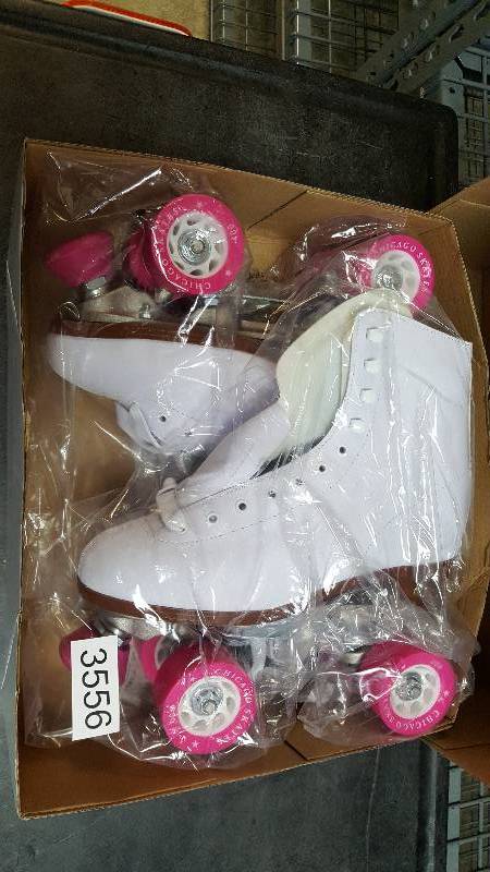lot 3556 image: Chicago Ladies Rink Skates - Adult Size 9