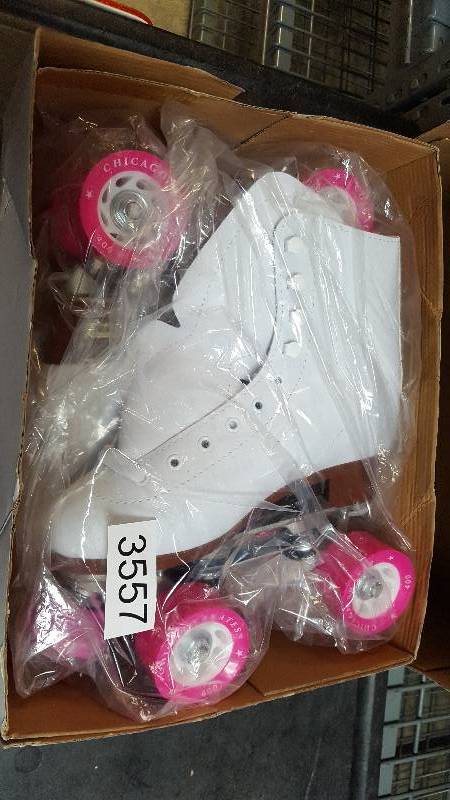lot 3557 image: Chicago Ladies Rink Skates - Adult Size 5