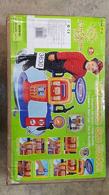 lot 3630 image: Pavlovz Toyz Self-Service Gas Station Playset