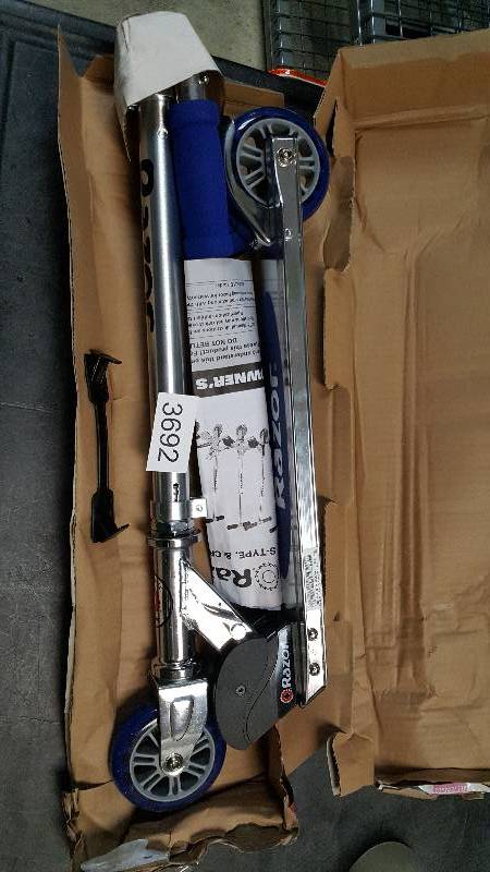 lot 3692 image: Razor A Kick Scooter  Blue