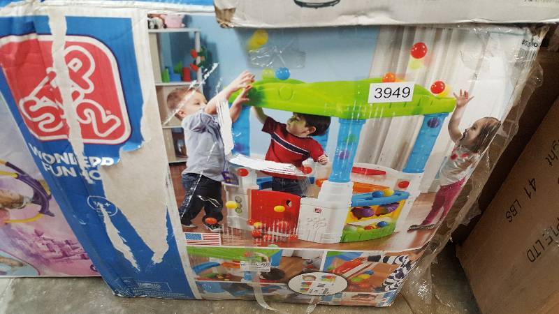 lot 3949 image: Step2 Wonderball Fun House