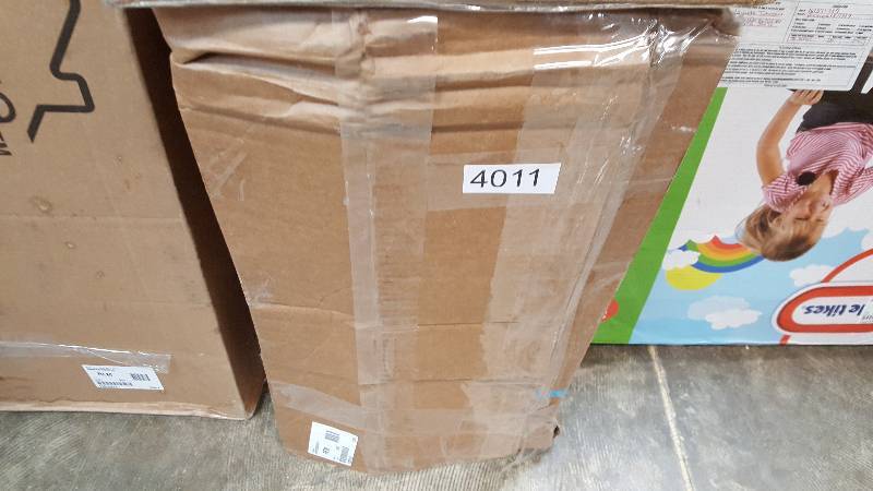 lot 4011 image: Little Tikes Lil Wagon