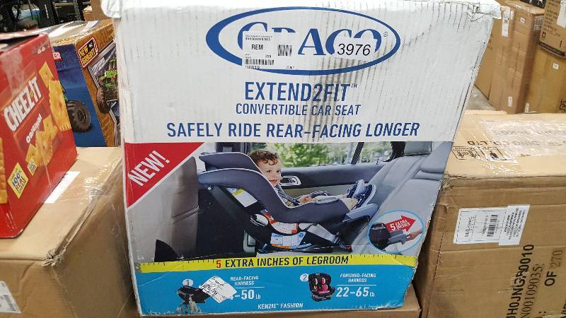 lot 3976 image: Graco Extend2Fit Convertible Car Seat - Pink
