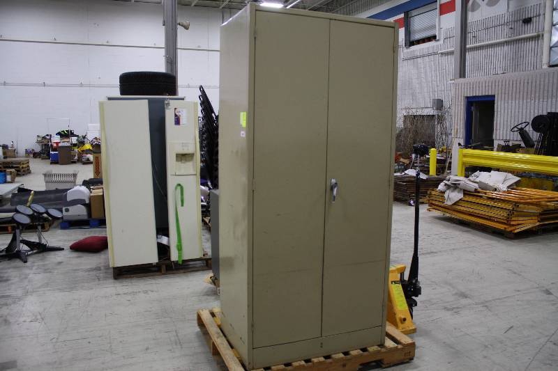 lot 42 image: Metal Storage Cabinet