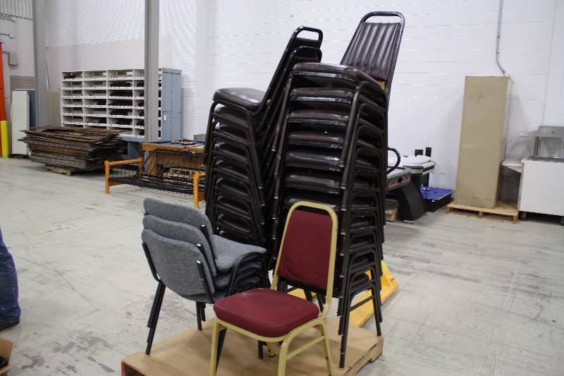 lot 43 image: 27 Padded Chairs