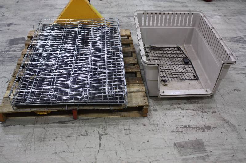 lot 52 image: Dog Kennel Lot