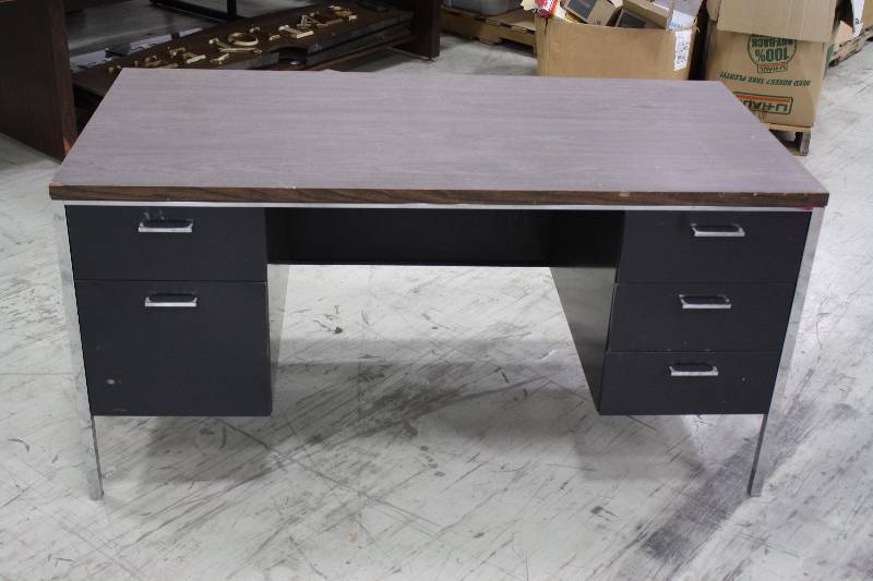 lot 63 image: 5 Drawer Office Desk