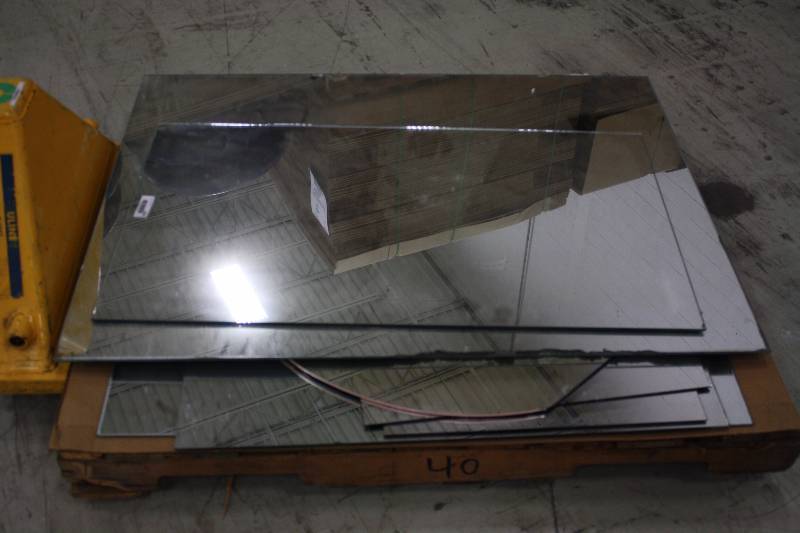 lot 65 image: Lot of Retail Mirrors