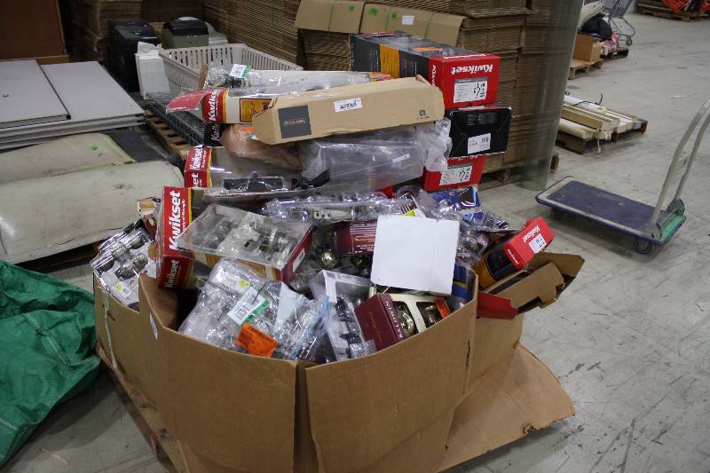 lot 68A image: Pallet of Salvage Door Handles