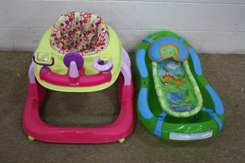 lot 34 image: Safety First Walker & Baby Bath