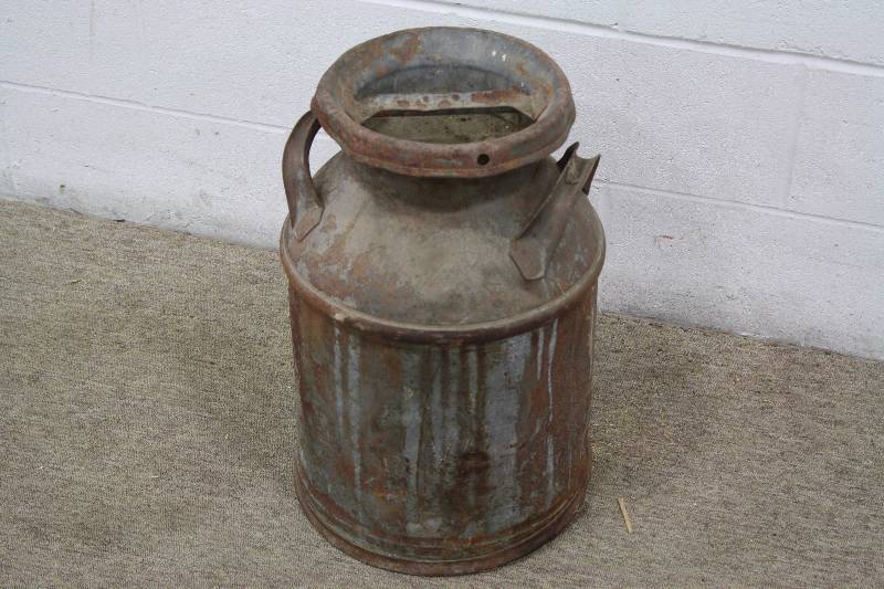 lot 38 image: Vintage Metal Milk Can