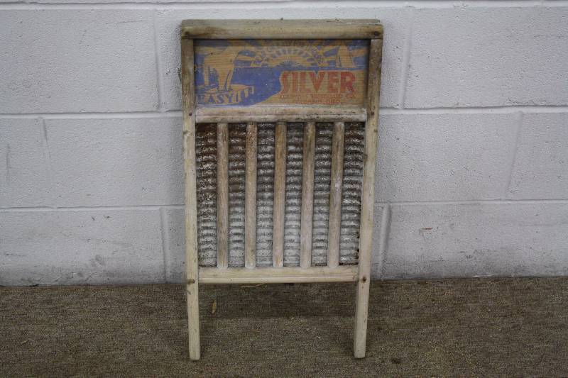 lot 39 image: Vintage Washboard Silver Columbus