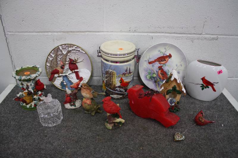 lot 71A image: Bird knick-knacks Decorations