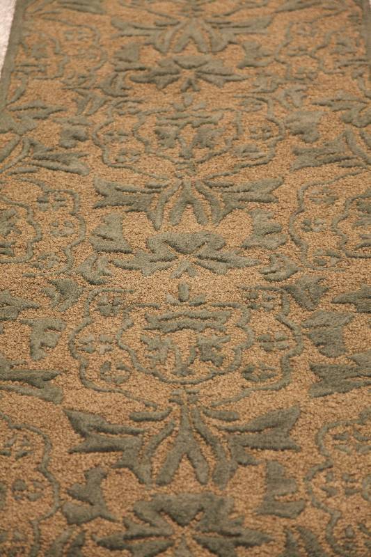 lot 117 image: 8ft Runner (Rug #40)