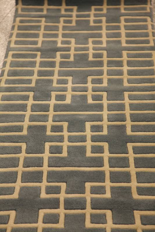 lot 118 image: 8ft Runner (Rug #15)