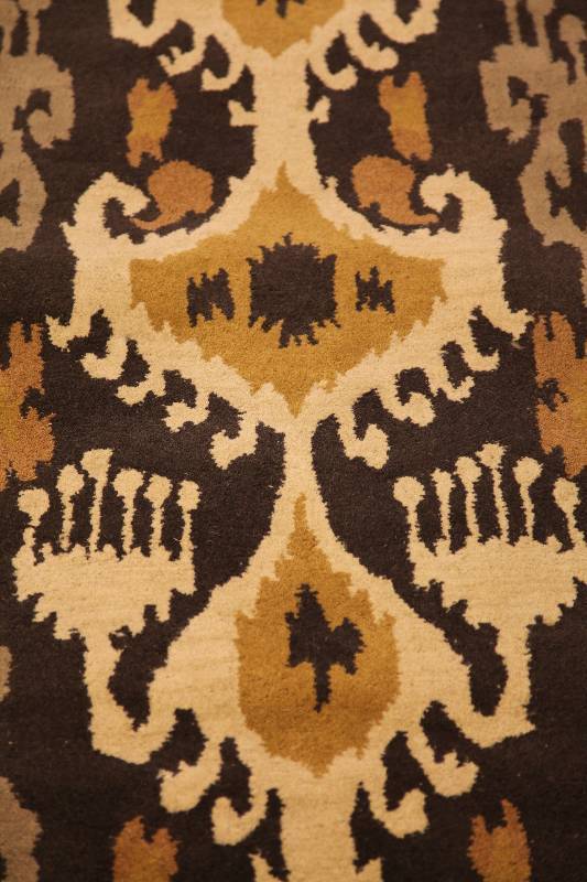 lot 140 image: 8ft Runner (Rug #32)