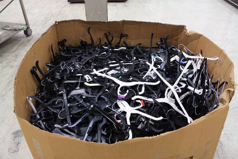 lot 12B image: Pallet of Retail Hangers