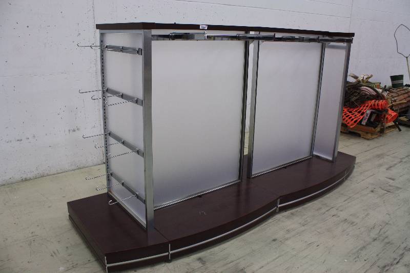 lot 40B image: 2 Retail Display Fixture Sections - 5ft Tall Each