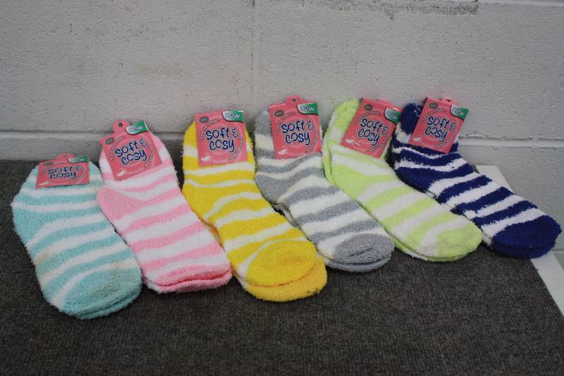 lot 216 image: Womens Fuzzy Socks  6 Pairs New Size 9-11