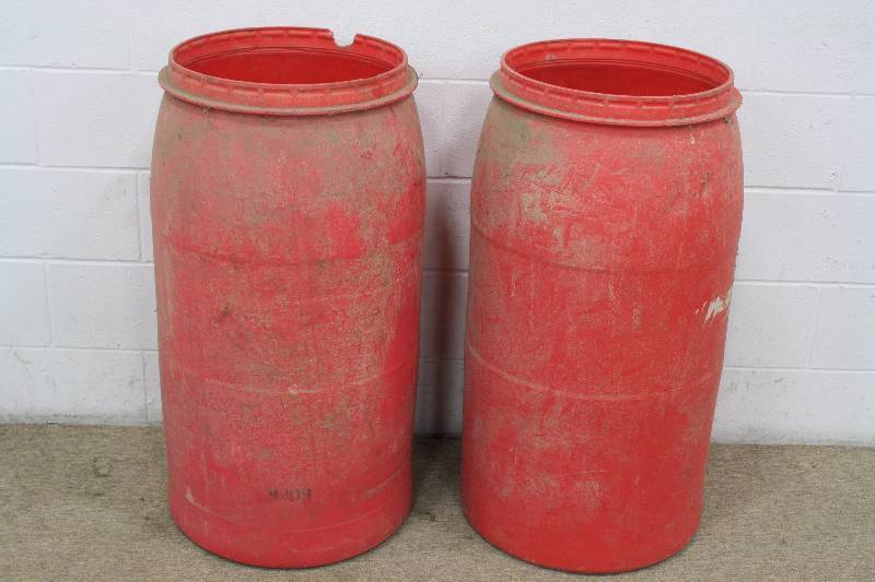 lot 111 image: 3ft Red Barrels