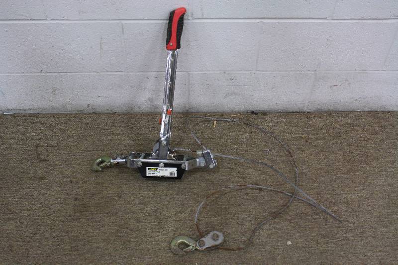 lot 75 image: Larin 2-Ton Cable Puller Come Along