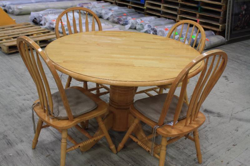 lot 82 image: Dining Room Table with 4 Chairs