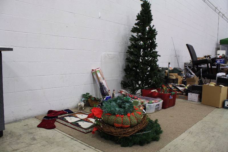 lot 154 image: Large lot of Christmas items