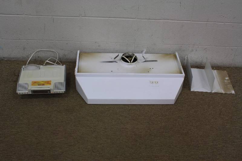 lot 208 image: Exhaust Hood Fan & Cabinet Mounted CDRadio