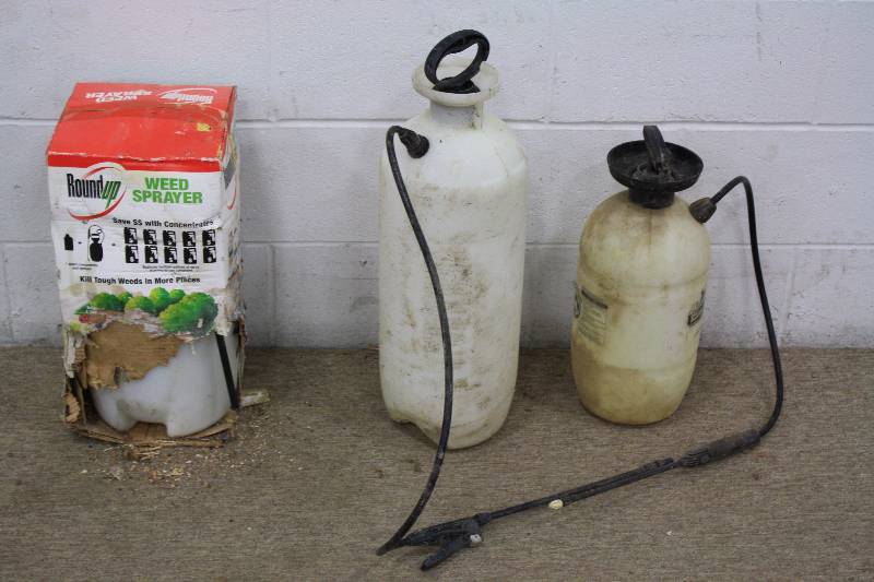 lot 243 image: 3 Plastic Sprayers