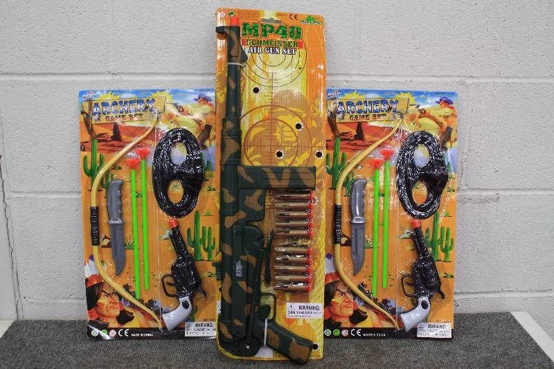 lot 206 image: Toy Gun Play set- NEW