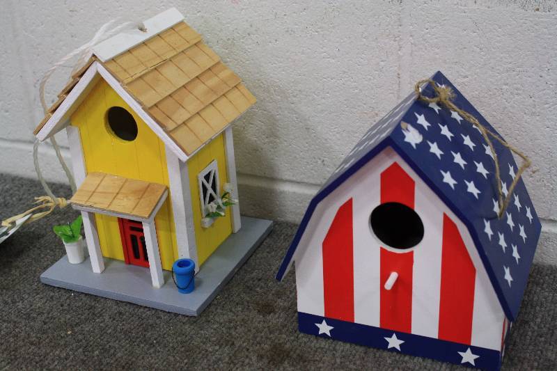 lot 217 image: Bird Houses NEW
