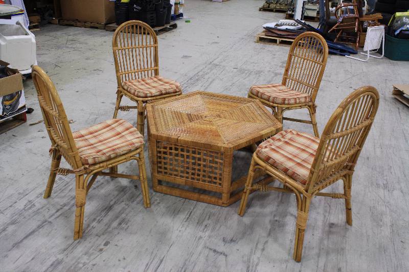 lot 234 image: Wicker Patio Set