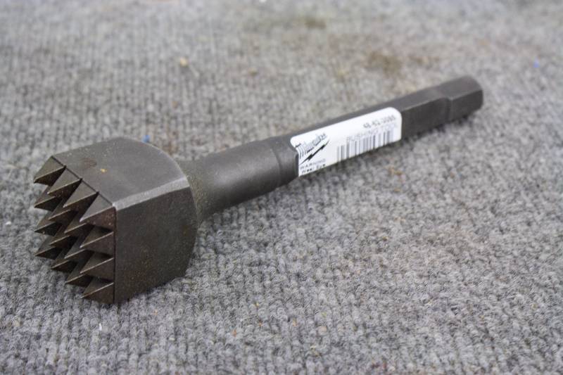 lot 60A image: Milwaukee 48-62-3085 1-34 x 9-34-Inch Demolition Steel Bushing Tool