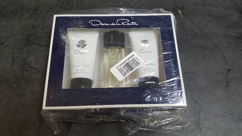 lot 3461 image: Oscar de la Renta 3-Pc. Set