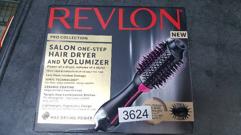lot 3624 image: Revlon One-Step Hair Dryer and Volumizer