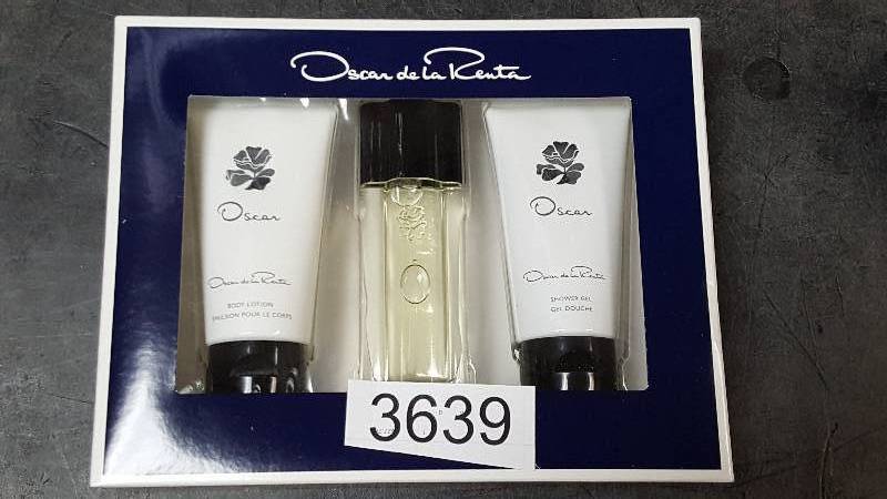 lot 3639 image: Oscar de la Renta 3-Pc. Set