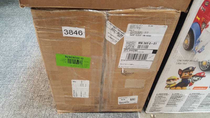 lot 3846 image: Chefs Mark 5-Pc. Pre-Seasoned Cast Iron Cookware Set