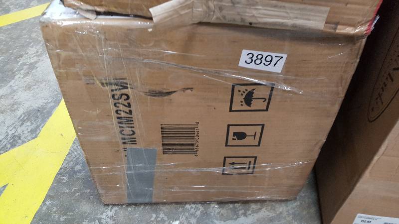 lot 3897 image: Magic Chef Countertop Ice Maker