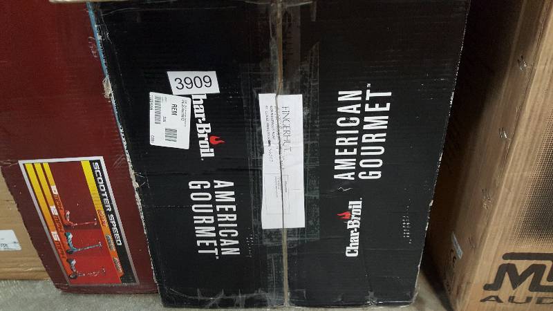 lot 3909 image: Char-Broil 225 Series American Gourmet Charcoal Barrel Grill - 17302054