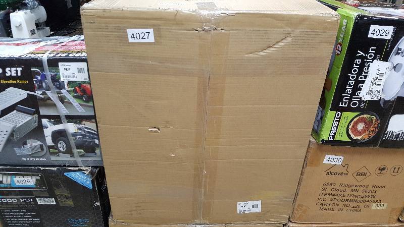 lot 4027 image: Chefs Mark 2.2 Cu. Ft. 1200-Watt Microwave Oven