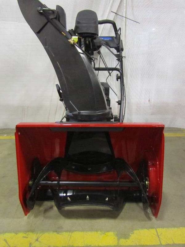 lot 13 image: Toro SnowMaster 724 ZXR 24 in. Single-Stage Gas Snow Blower