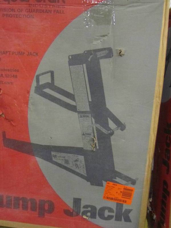 lot 32 image: Qualcraft Pump Jack (x2) Pump Jack Brace (x4)